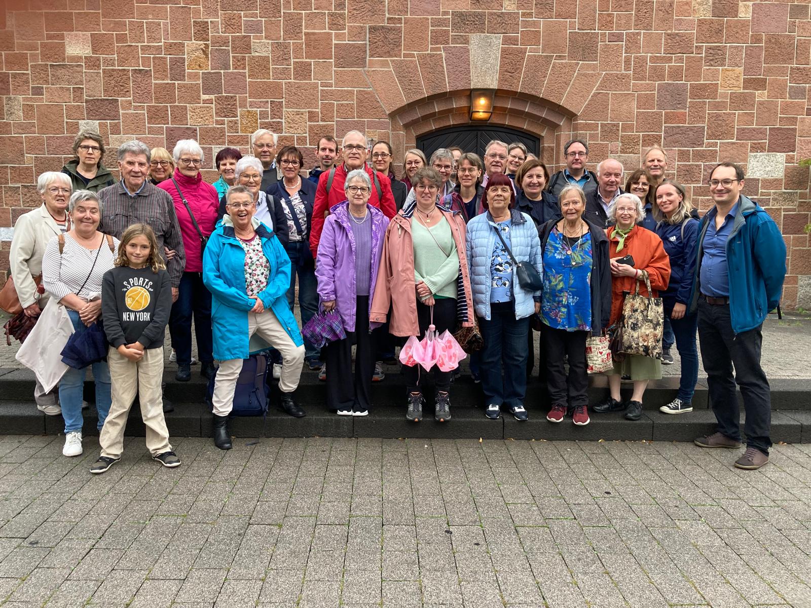 Die Gülser Gäste; rechts Michael Gilles Kirchenchor Cäcilia Güls in Gießen