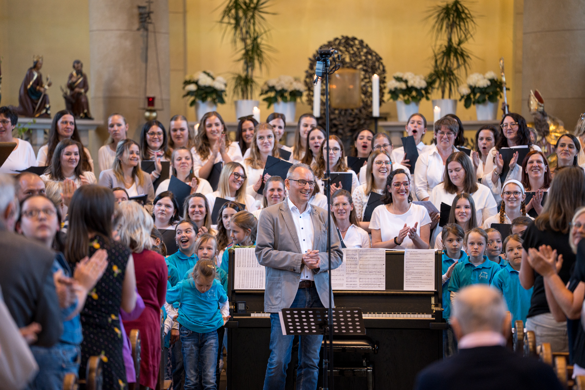 Thomas Oster mit Jugenchor